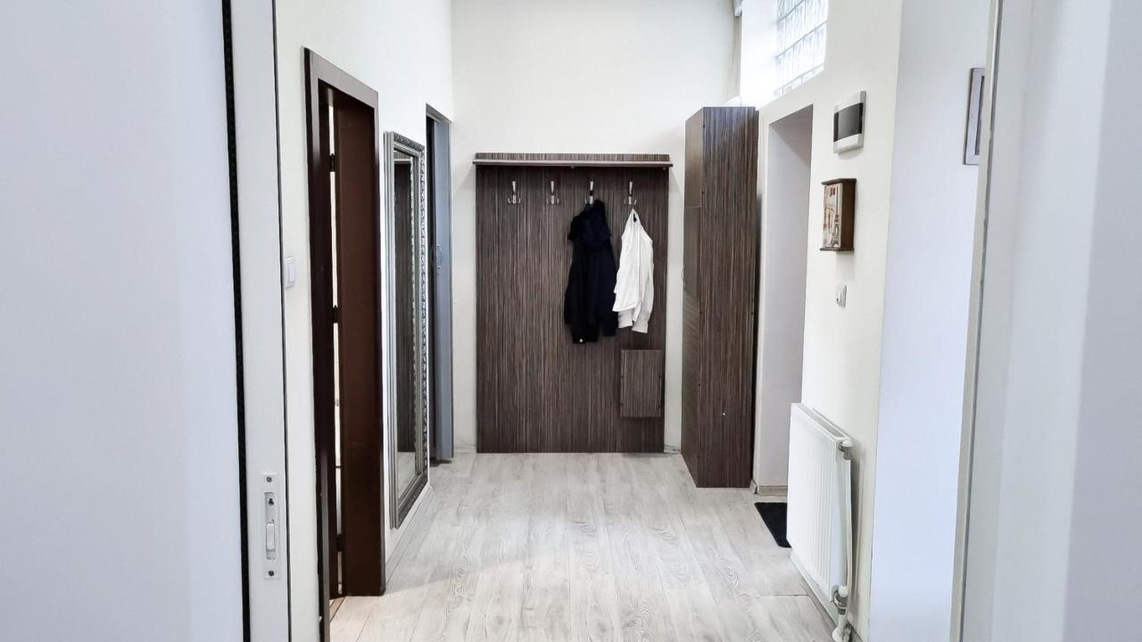 Simi Central Apartment 오라데아 외부 사진
