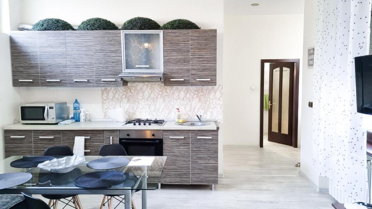Simi Central Apartment 오라데아 외부 사진